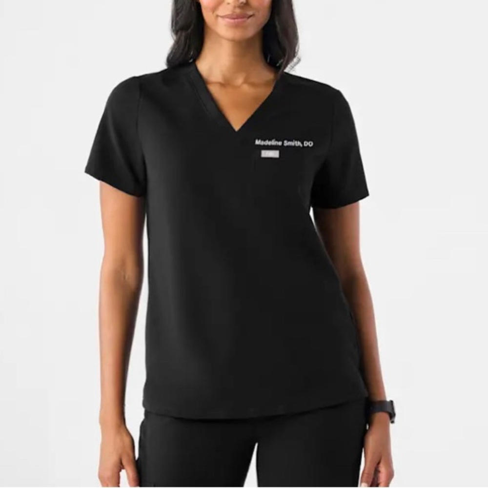 FIGS Caterina Scrub top in Black, L